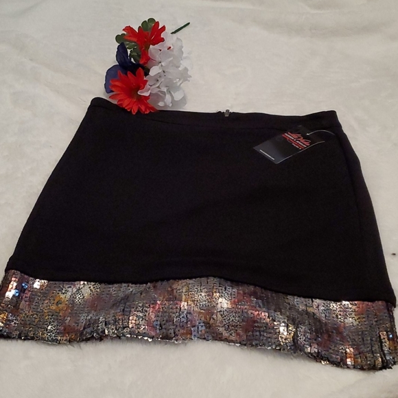 LA VIDA Skirt - Picture 1 of 1